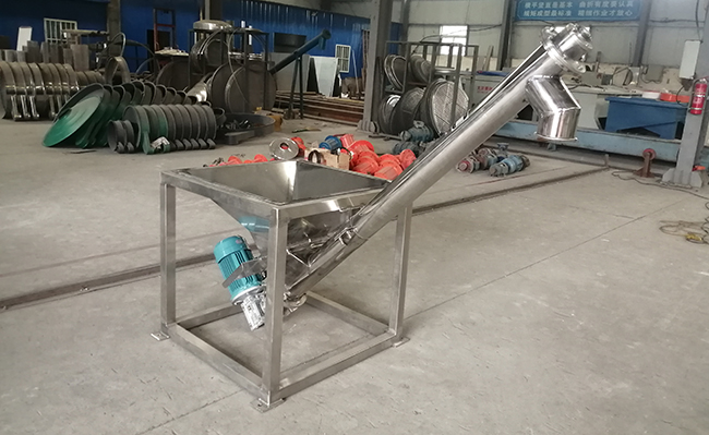 ls螺旋輸送機(jī)：型號(hào)齊全，結(jié)構(gòu)簡(jiǎn)單，占地面積小，輸送能力強(qiáng)。